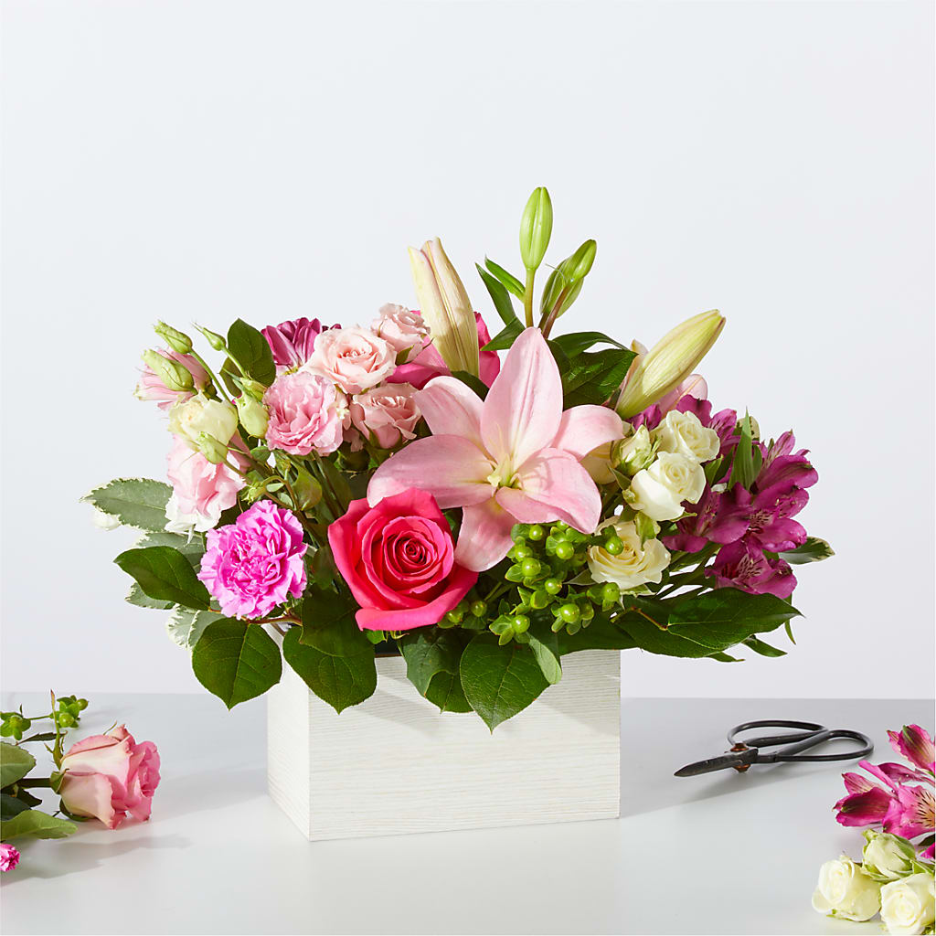 Sweetberry Box – A Florist Original – Flowers By Vee, Tracy CA